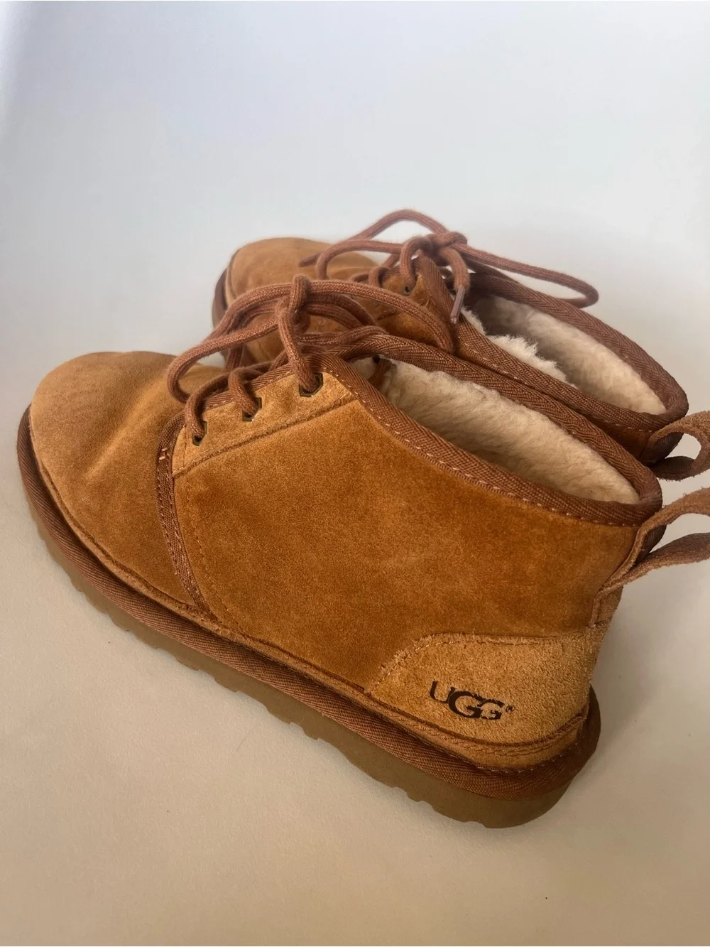 UGG Men’s Neumel Chukka Boots Chestnut Sheepskin Size 6